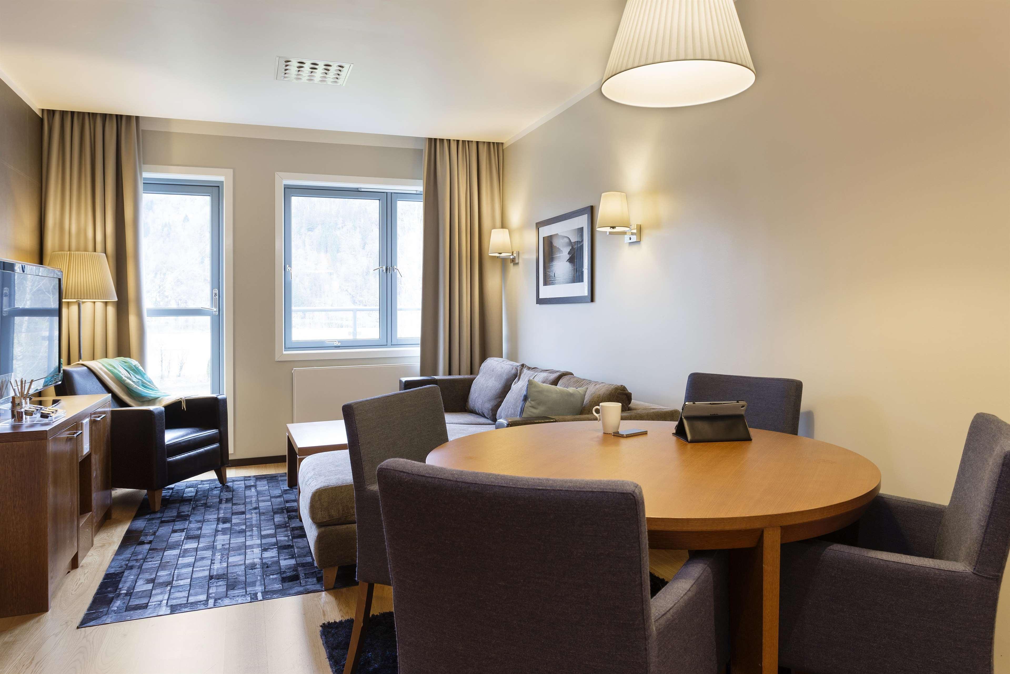 Scandic Sunnfjord Hotel & Spa Førde Extérieur photo