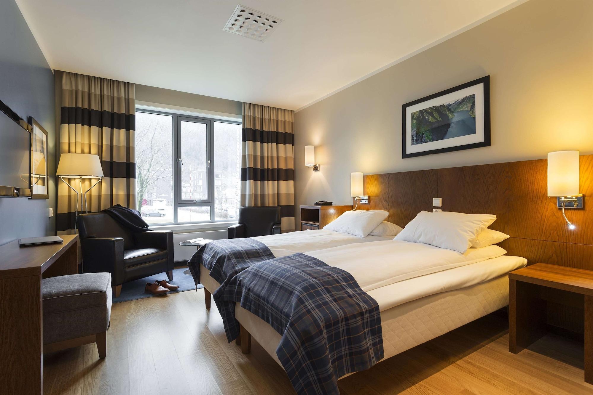 Scandic Sunnfjord Hotel & Spa Førde Extérieur photo