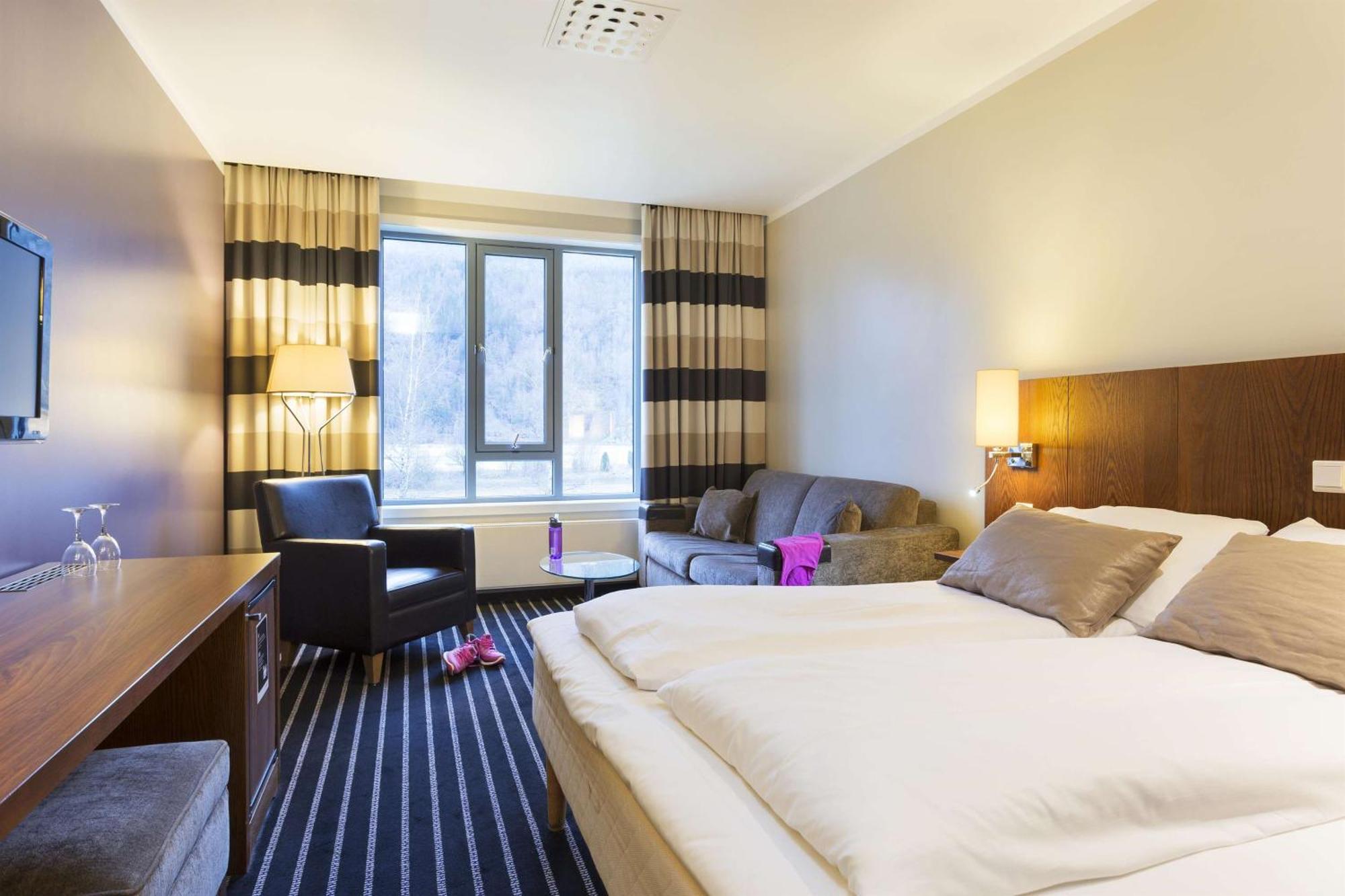 Scandic Sunnfjord Hotel & Spa Førde Extérieur photo