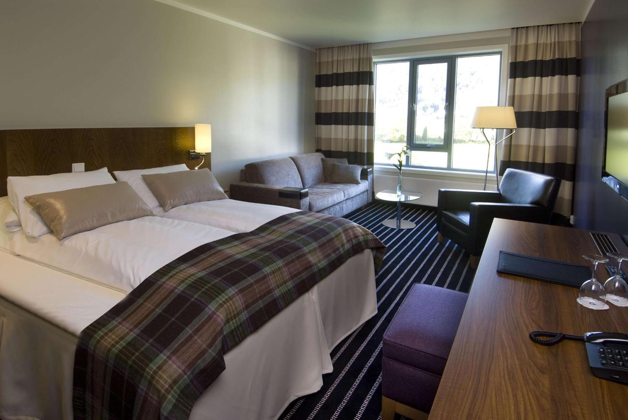 Scandic Sunnfjord Hotel & Spa Førde Extérieur photo